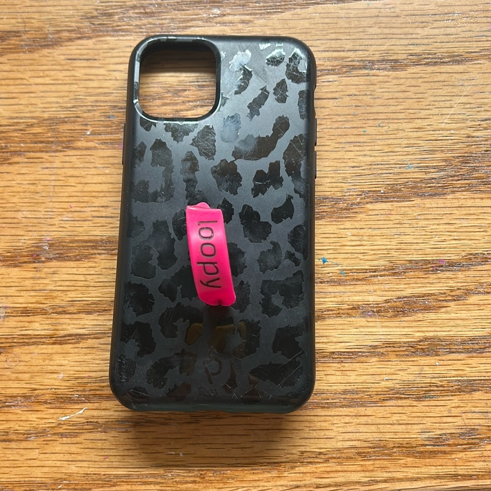 Loopy Black Leapord iphone 11 Pro Case With hot pink Loop